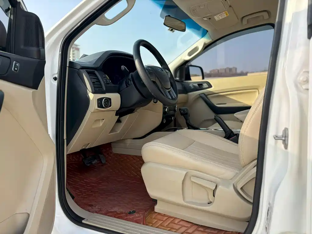 Ford Everest — фото 4