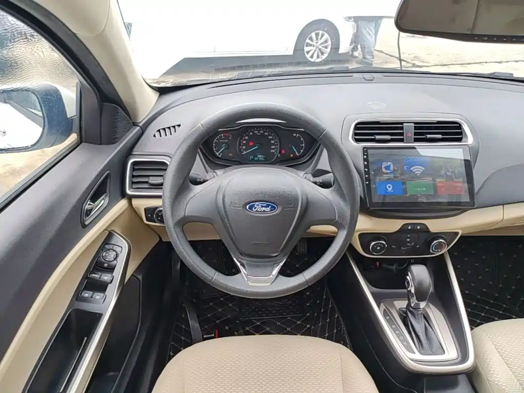 Ford Escort — фото 11