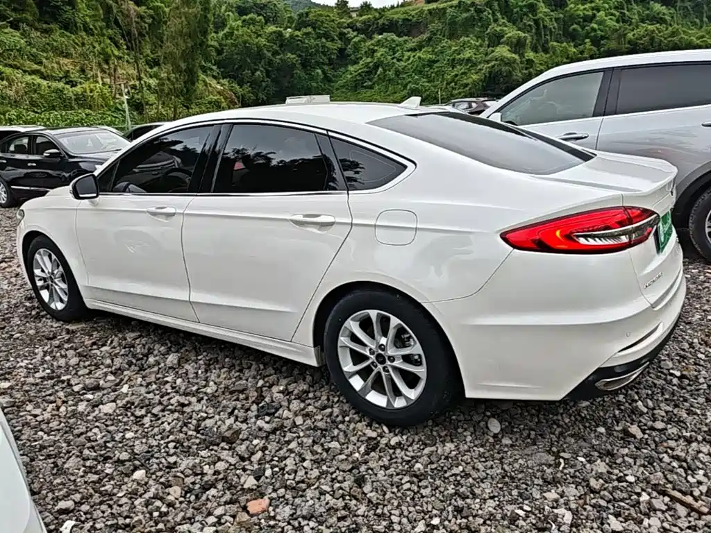Ford Mondeo — фото 5