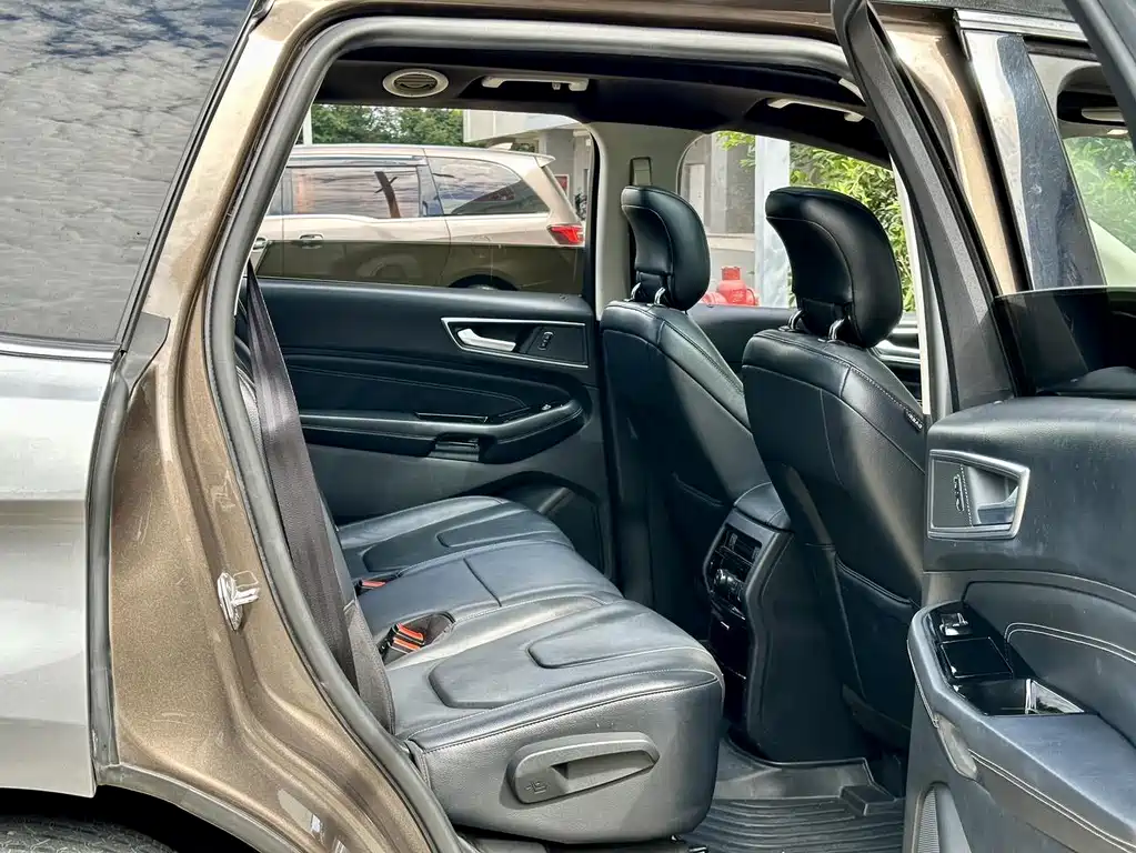 Ford Edge — фото 11