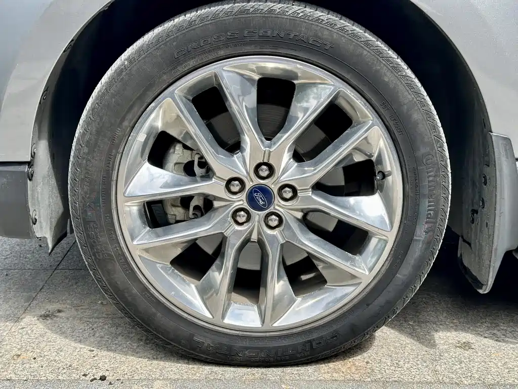 Ford Edge — фото 13