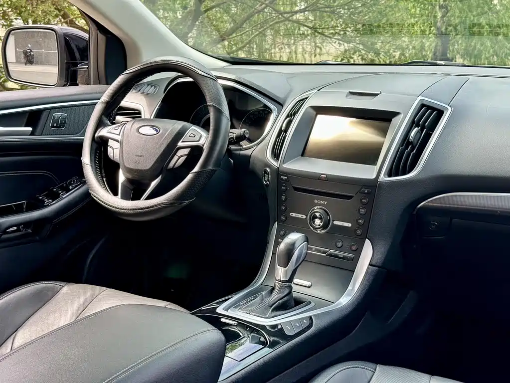 Ford Edge — фото 19