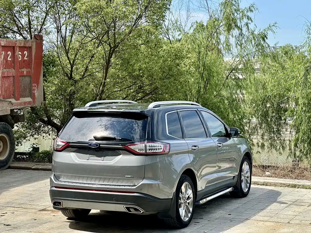 Ford Edge — фото 4