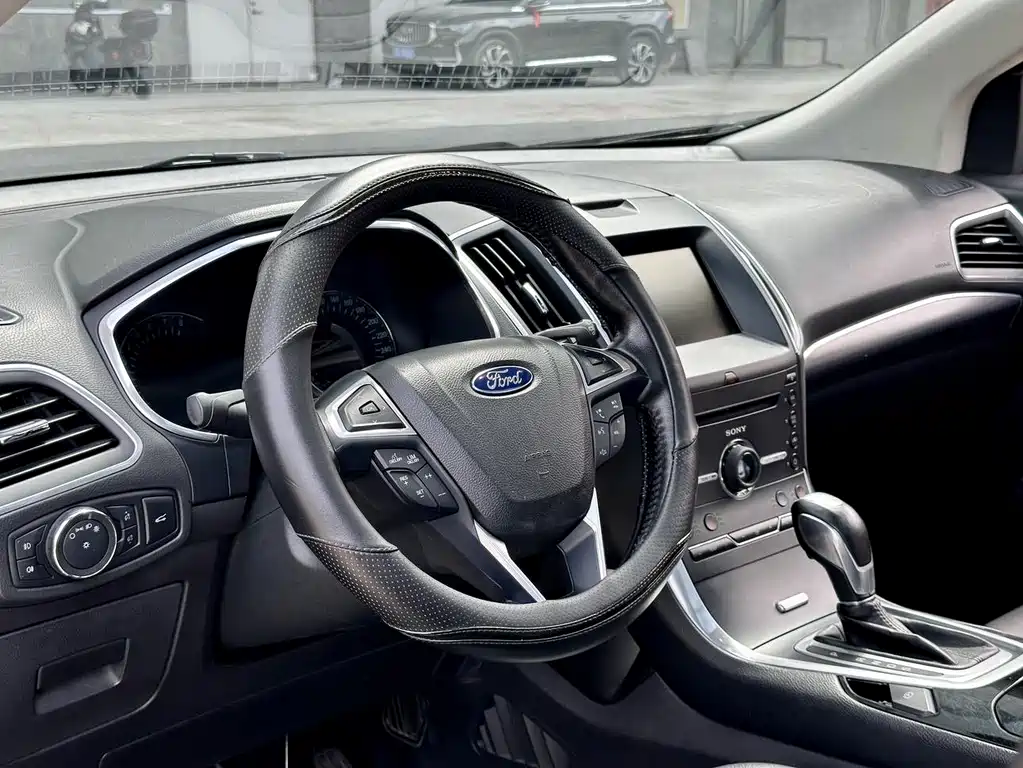 Ford Edge — фото 6