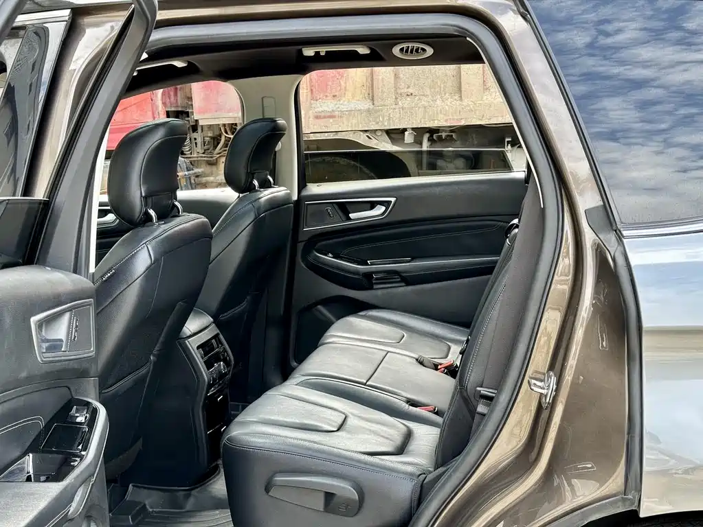 Ford Edge — фото 7