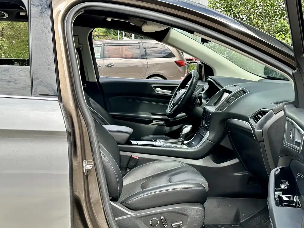 Ford Edge — фото 9