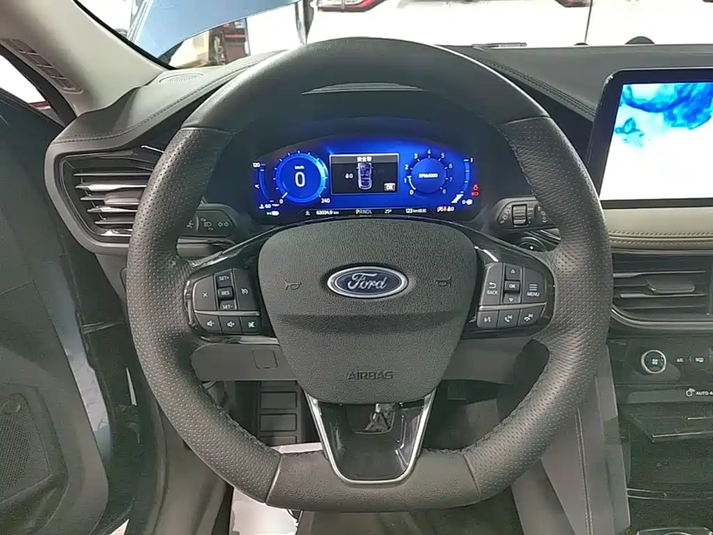 Ford Escape — фото 11