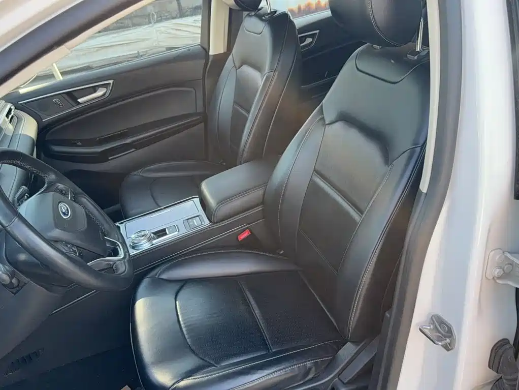 Ford Edge — фото 11