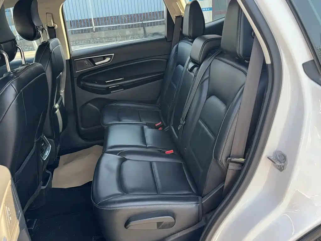 Ford Edge — фото 13