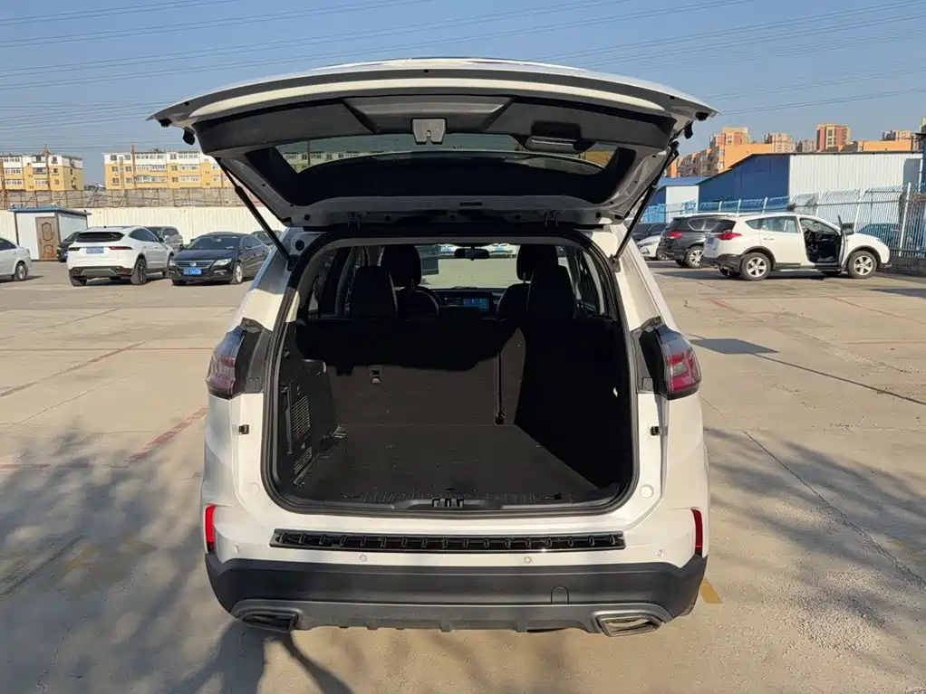 Ford Edge — фото 15