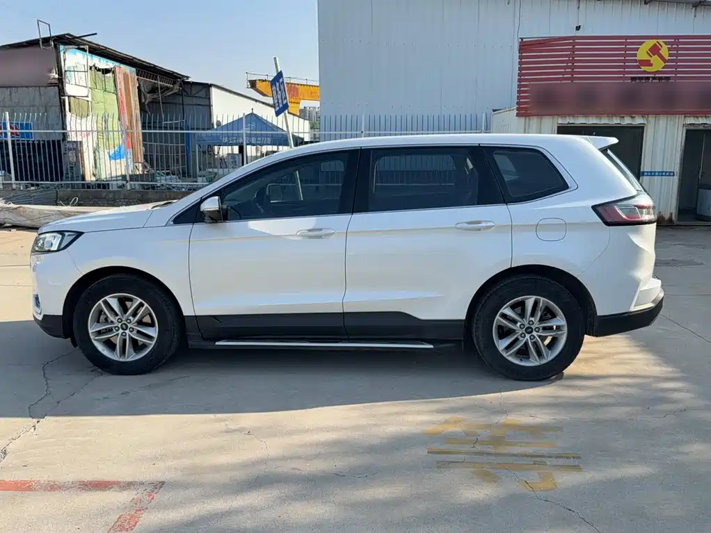 Ford Edge — фото 24