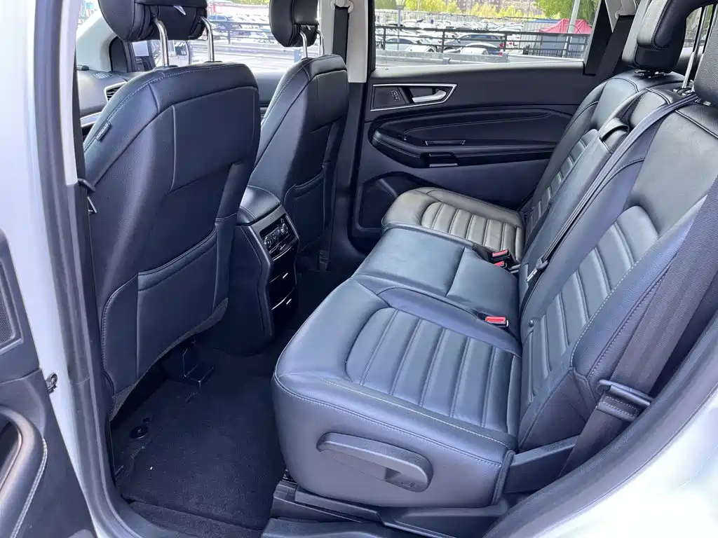 Ford Edge — фото 13