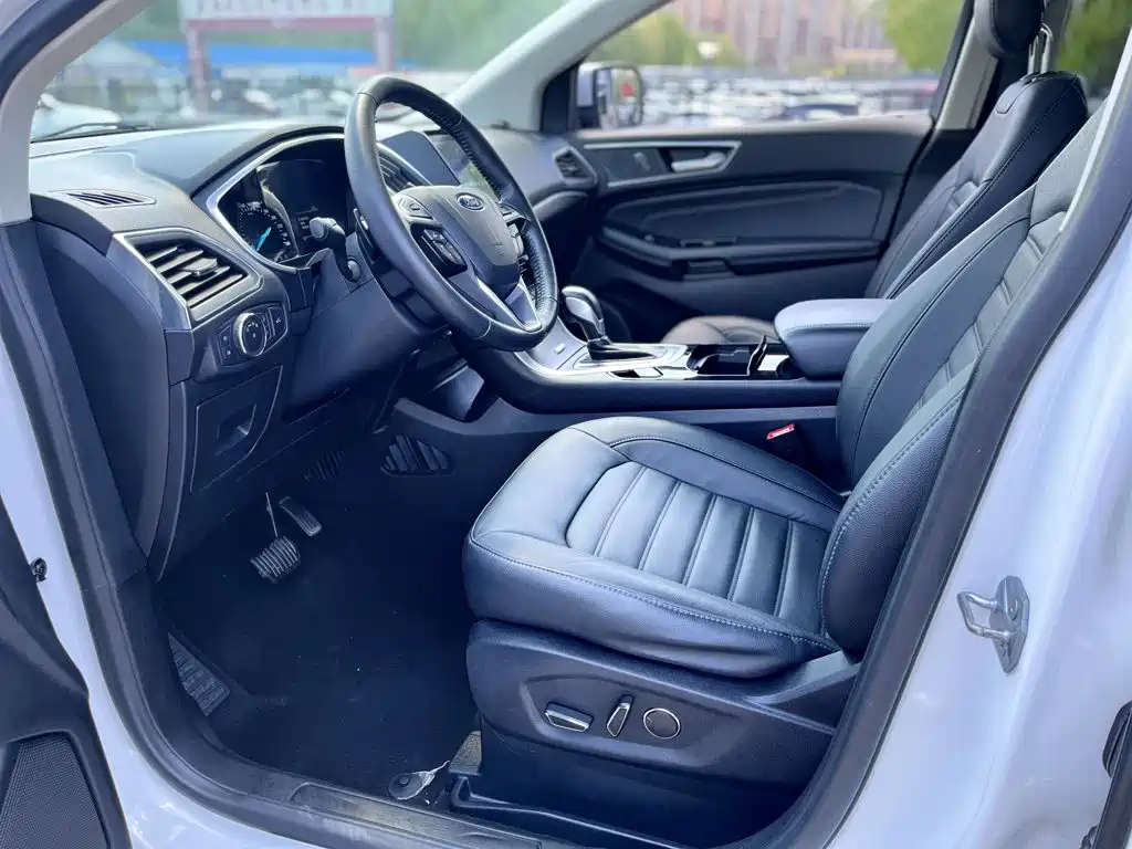 Ford Edge — фото 14