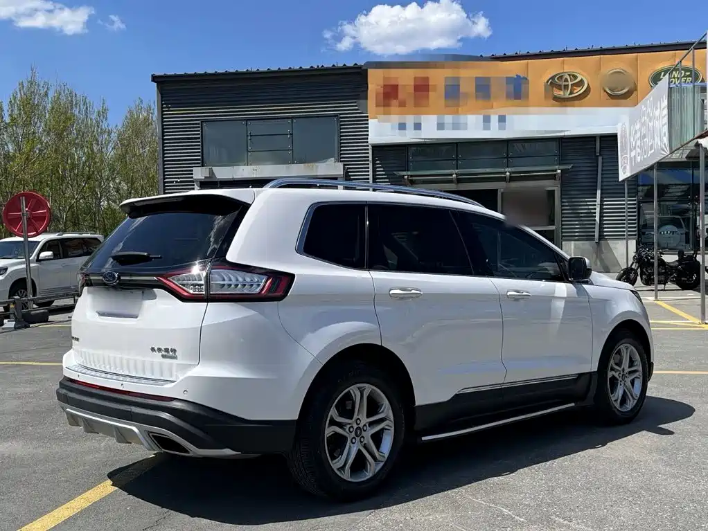 Ford Edge — фото 25