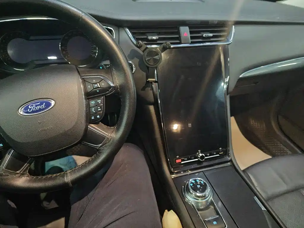 Ford Taurus — фото 15