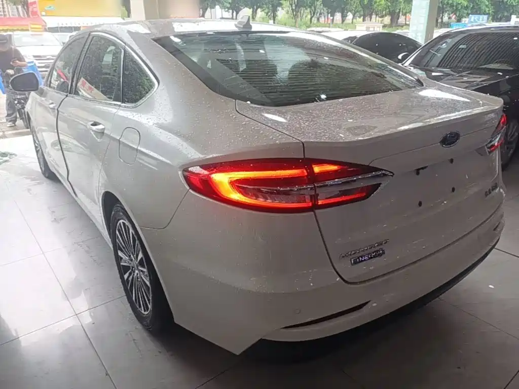 Ford Mondeo New Energy — фото 5