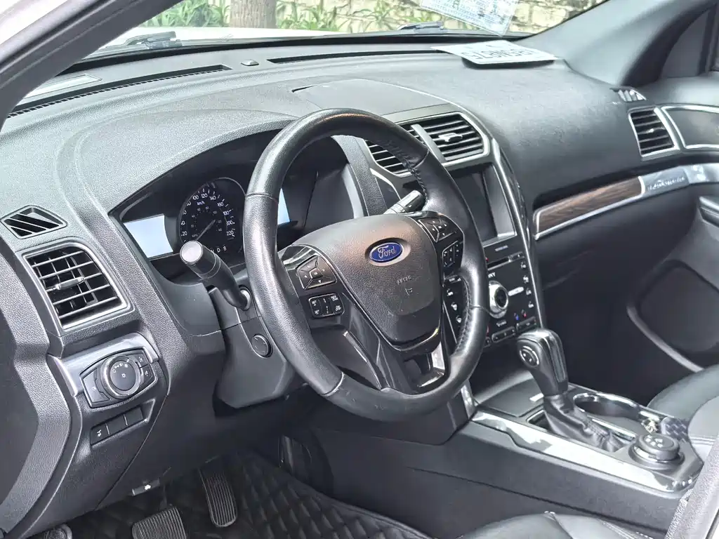 Ford Explorer (Import) — фото 13