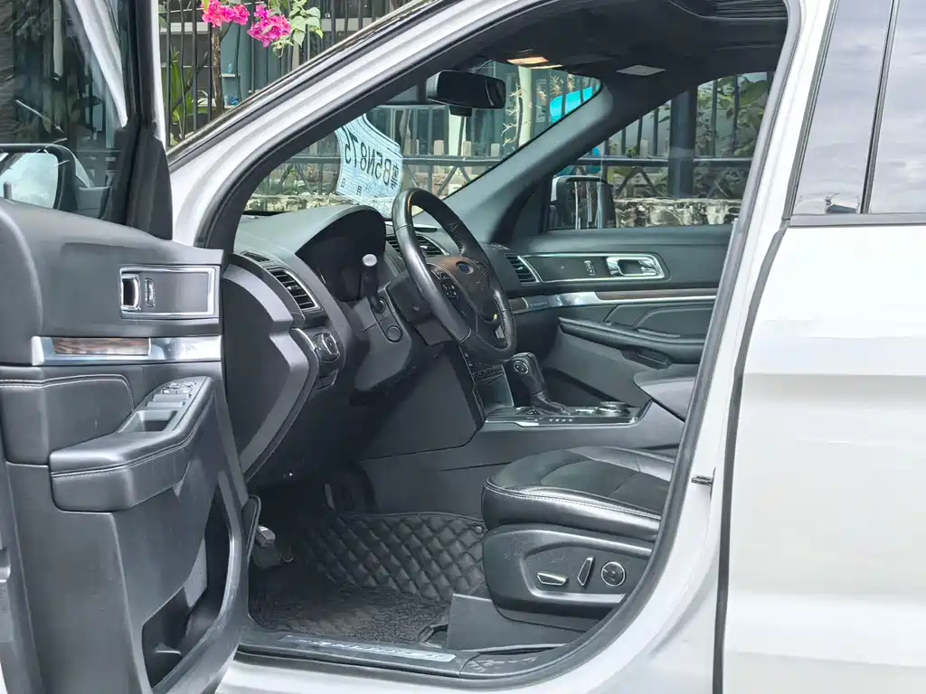 Ford Explorer (Import) — фото 17