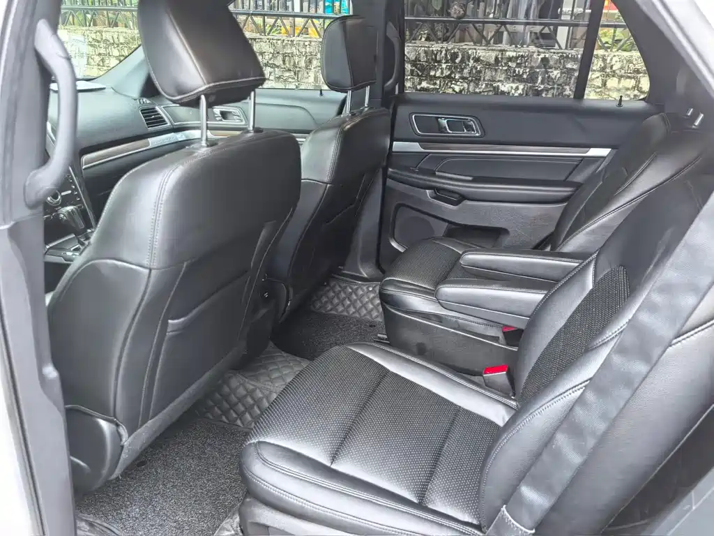Ford Explorer (Import) — фото 18