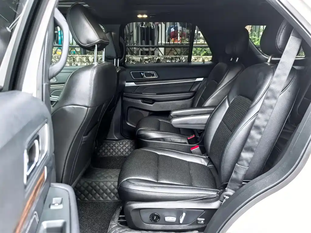 Ford Explorer (Import) — фото 19