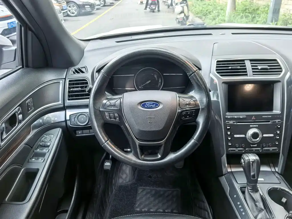 Ford Explorer (Import) — фото 21