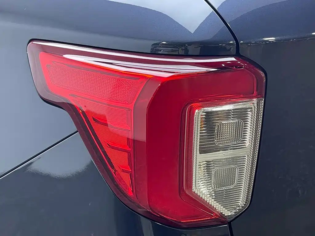 Ford Explorer — фото 10