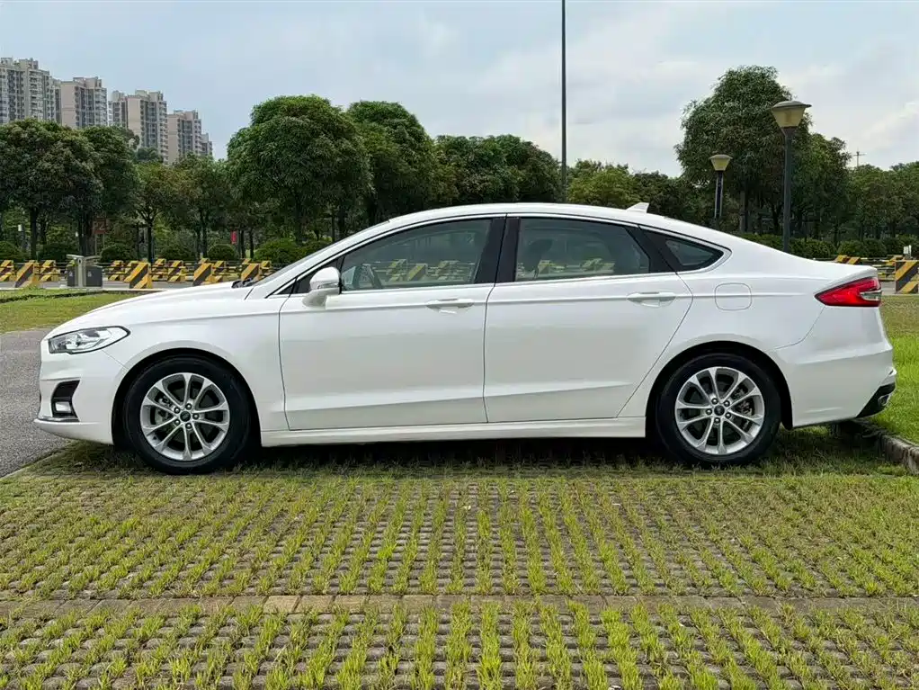 Ford Mondeo — фото 4