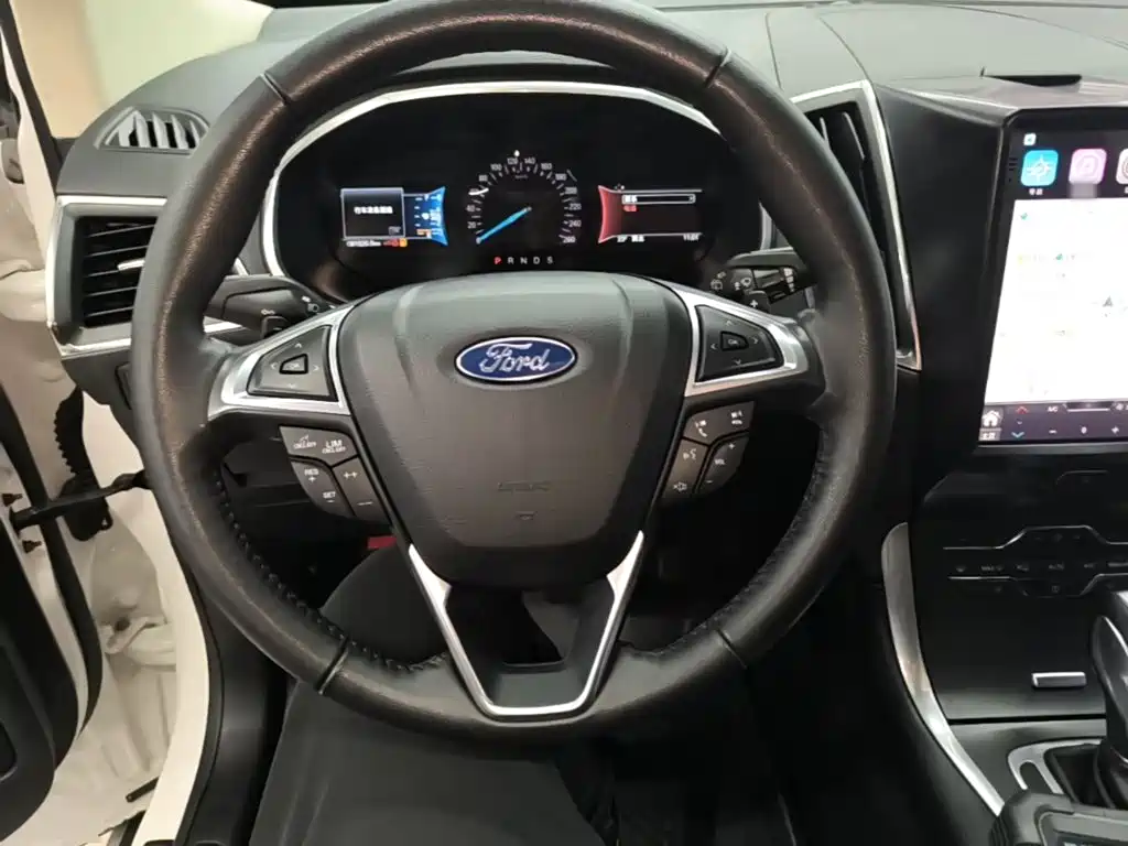 Ford Edge — фото 11