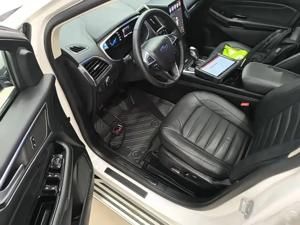 Ford Edge — фото 16