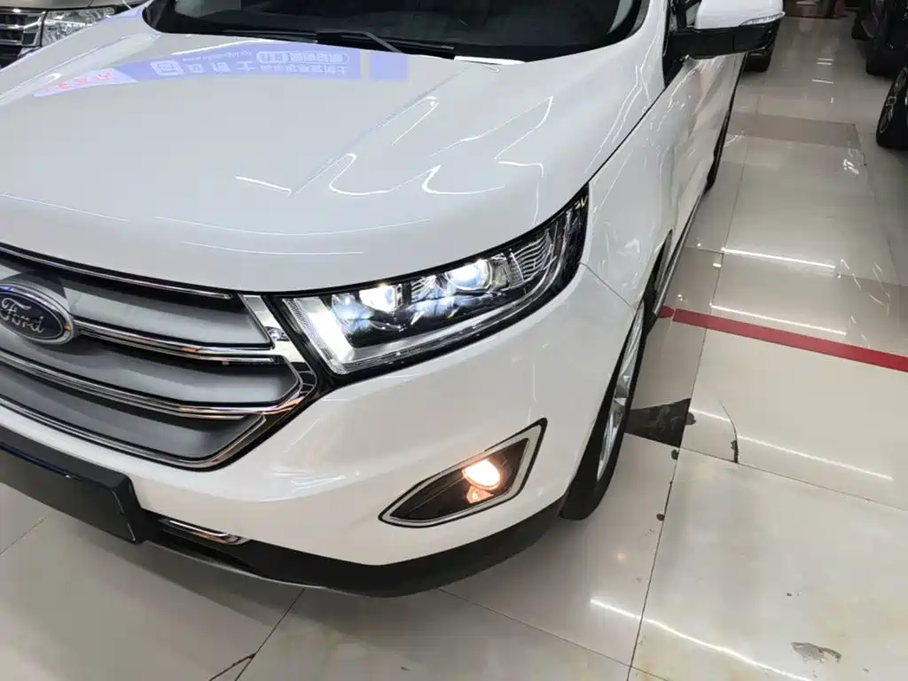 Ford Edge — фото 24