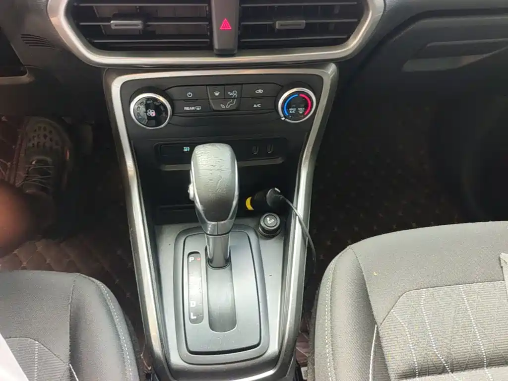 Ford Ecosport — фото 10