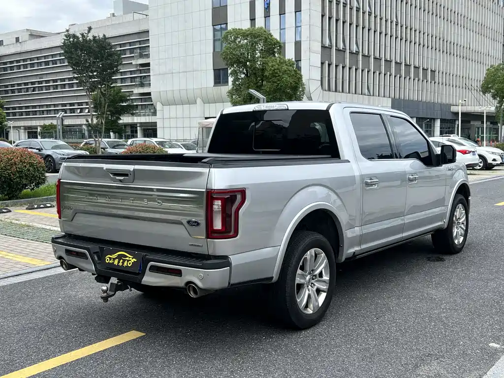 Ford F-150 Raptor — фото 6