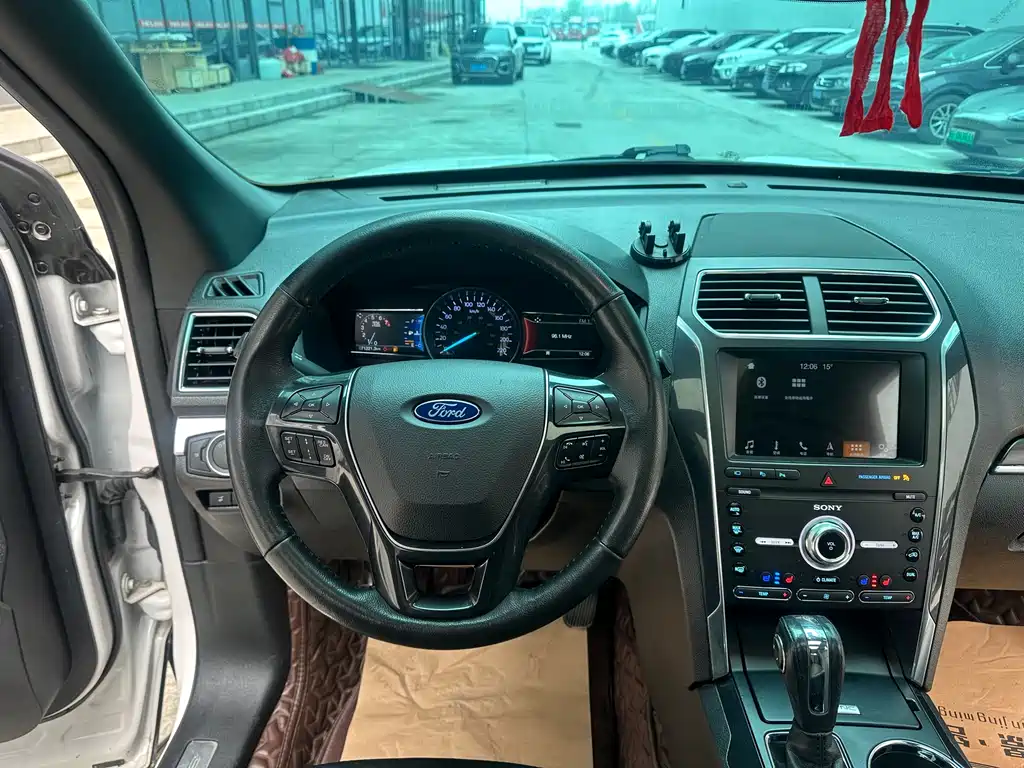 Ford Explorer (Import) — фото 13