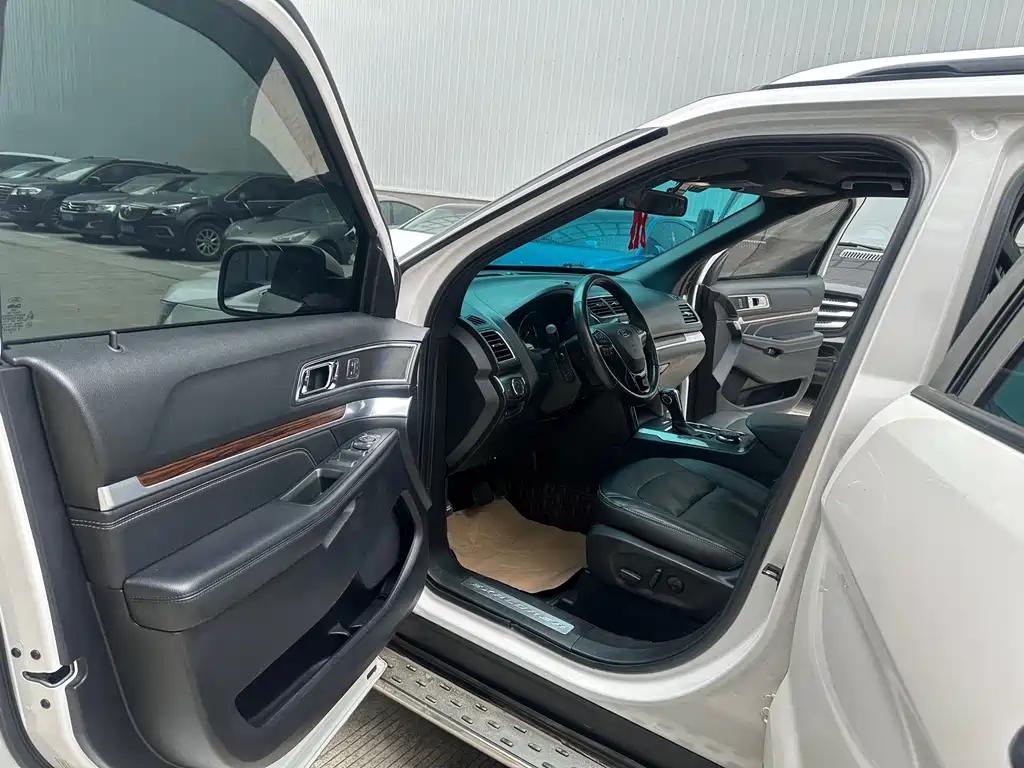 Ford Explorer (Import) — фото 8
