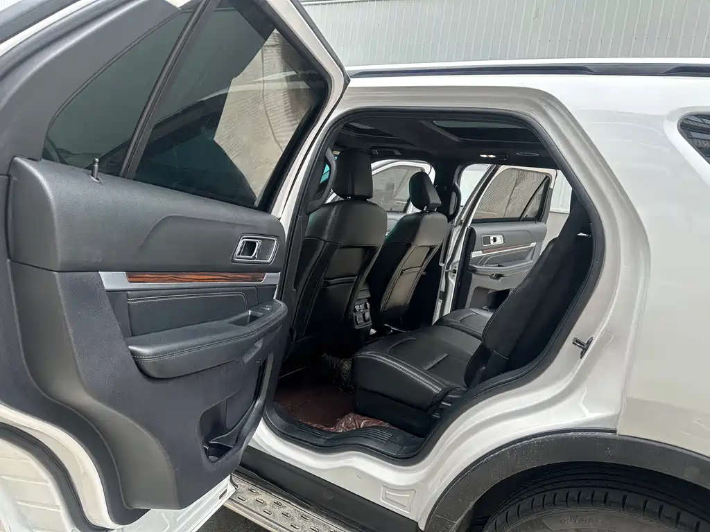 Ford Explorer (Import) — фото 9
