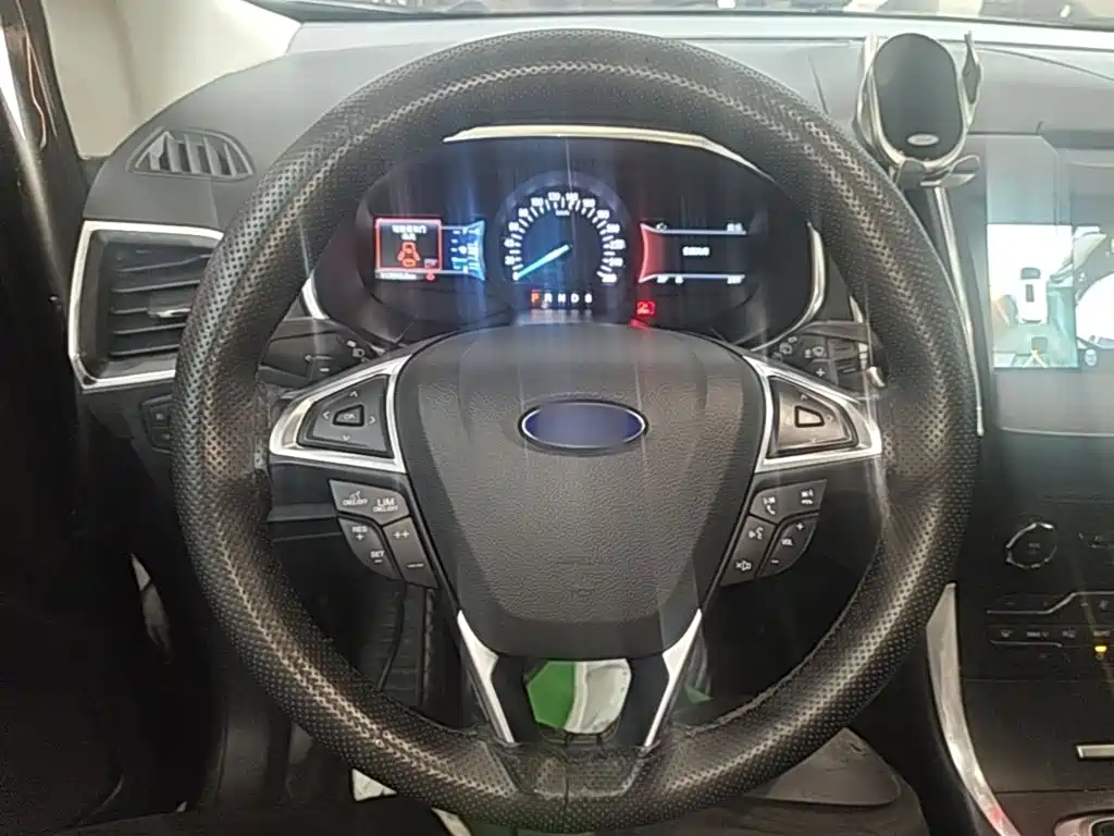 Ford Edge — фото 11