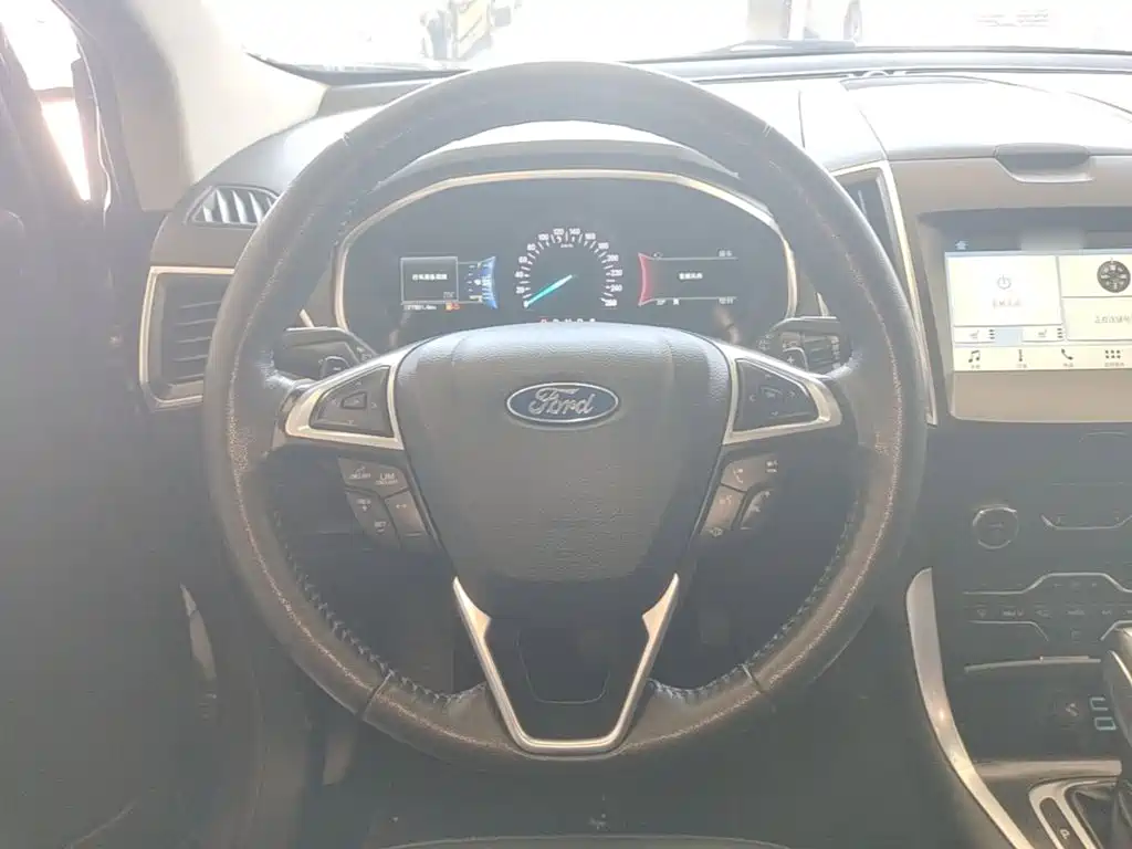 Ford Edge — фото 11