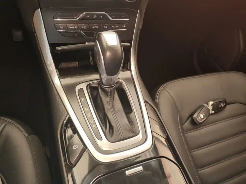 Ford Edge — фото 14