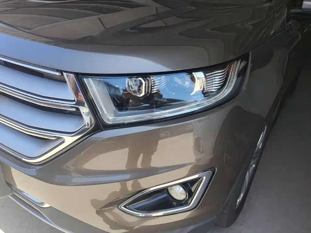 Ford Edge — фото 24