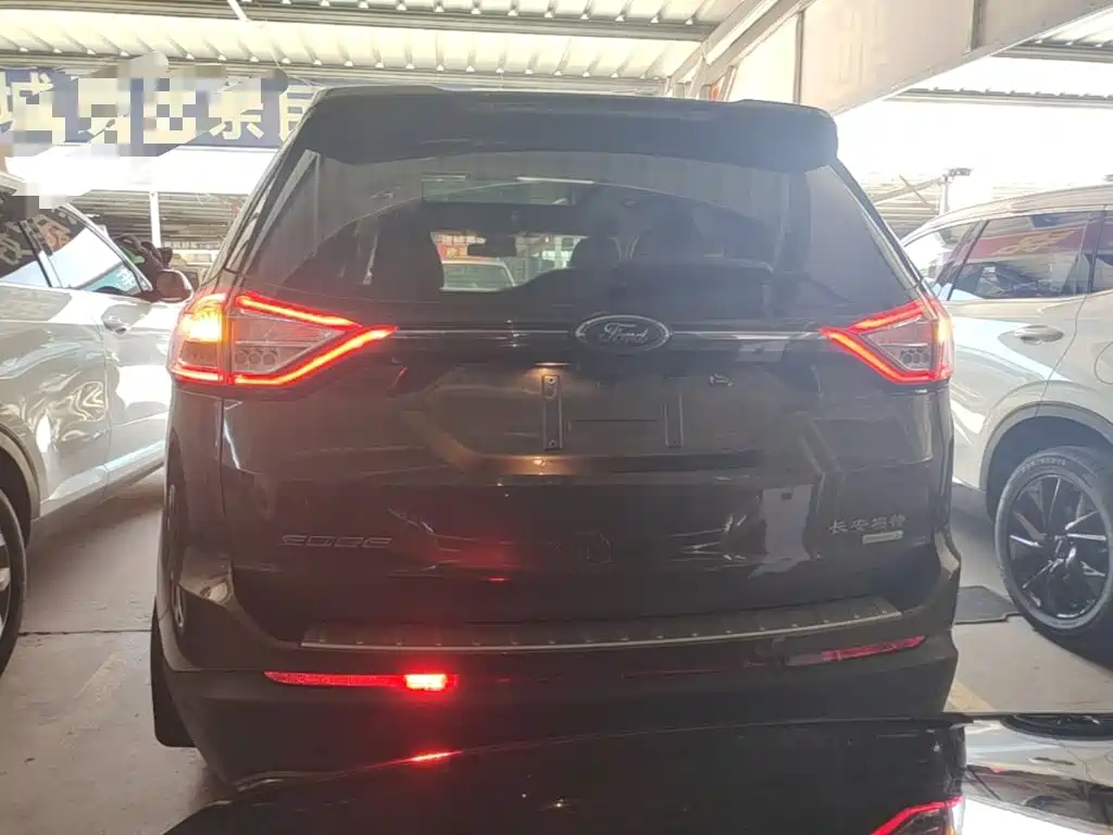 Ford Edge — фото 6