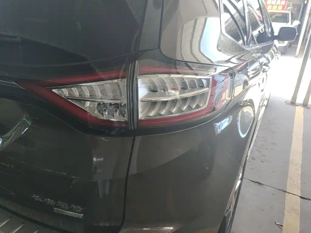 Ford Edge — фото 8
