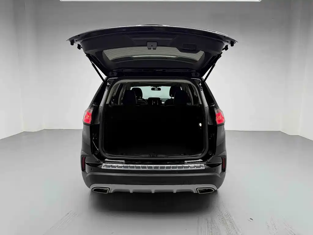 Ford Edge — фото 13