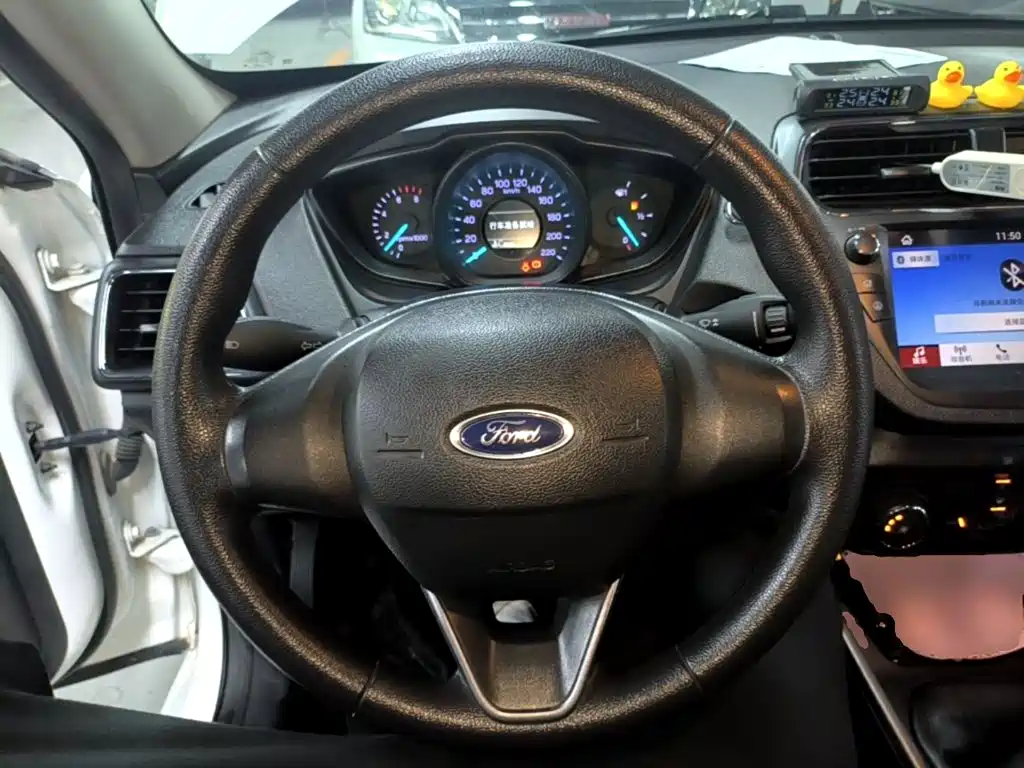 Ford Escort — фото 11