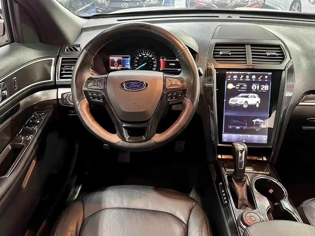 Ford Explorer (Import) — фото 11