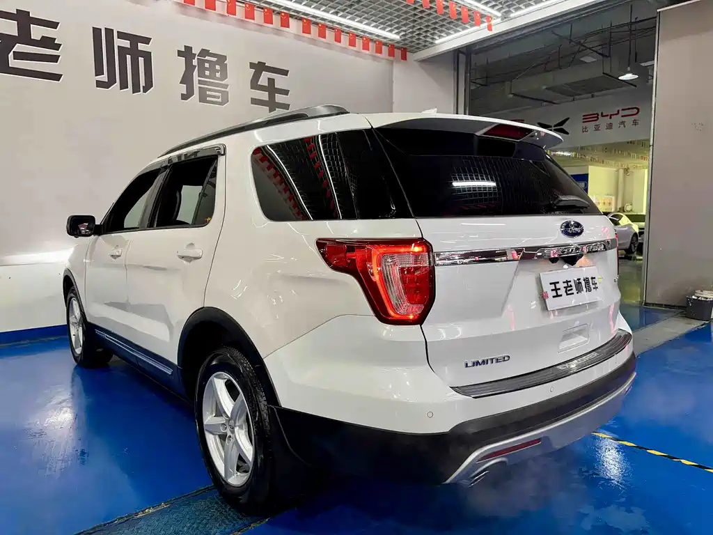 Ford Explorer (Import) — фото 17