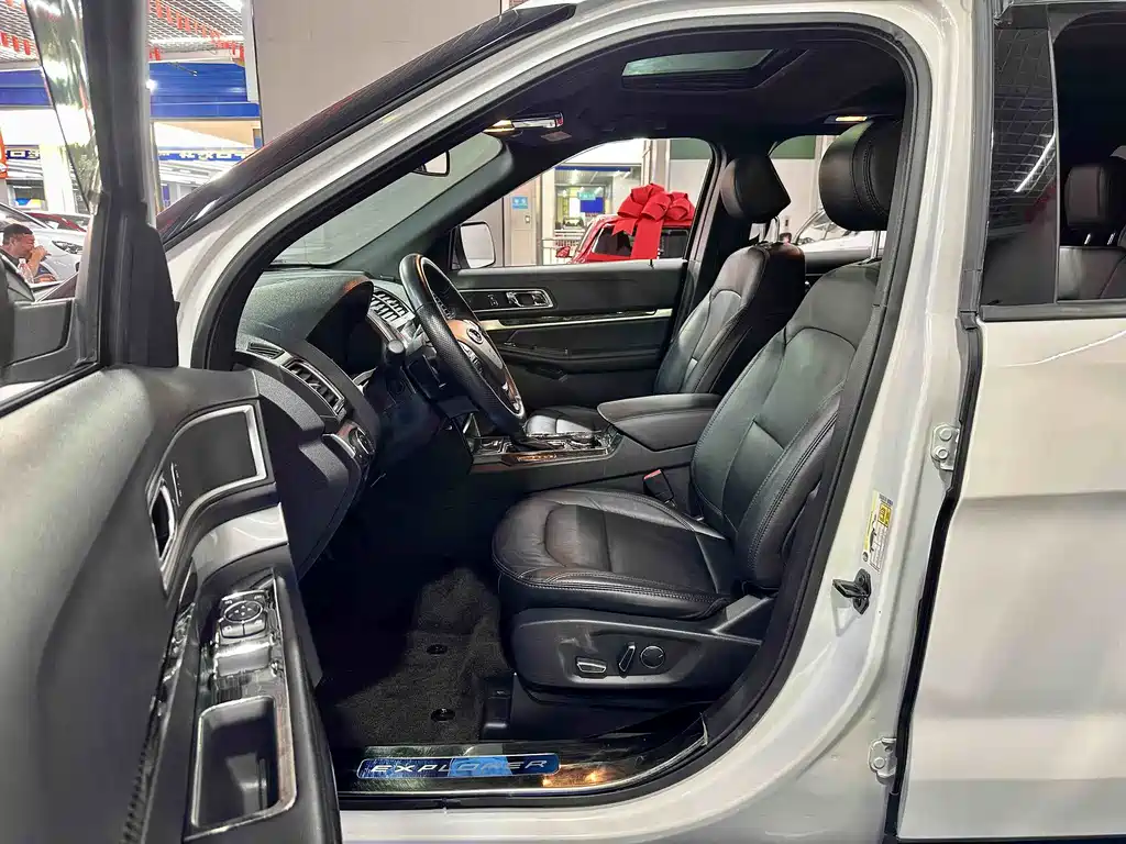 Ford Explorer (Import) — фото 5