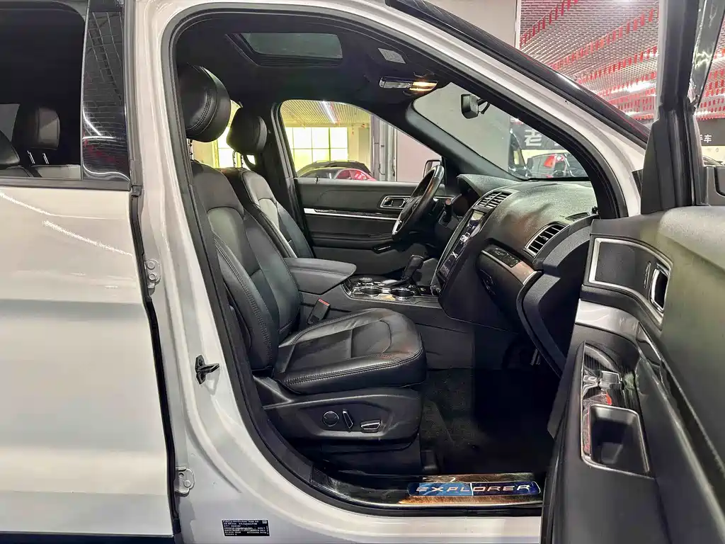 Ford Explorer (Import) — фото 7