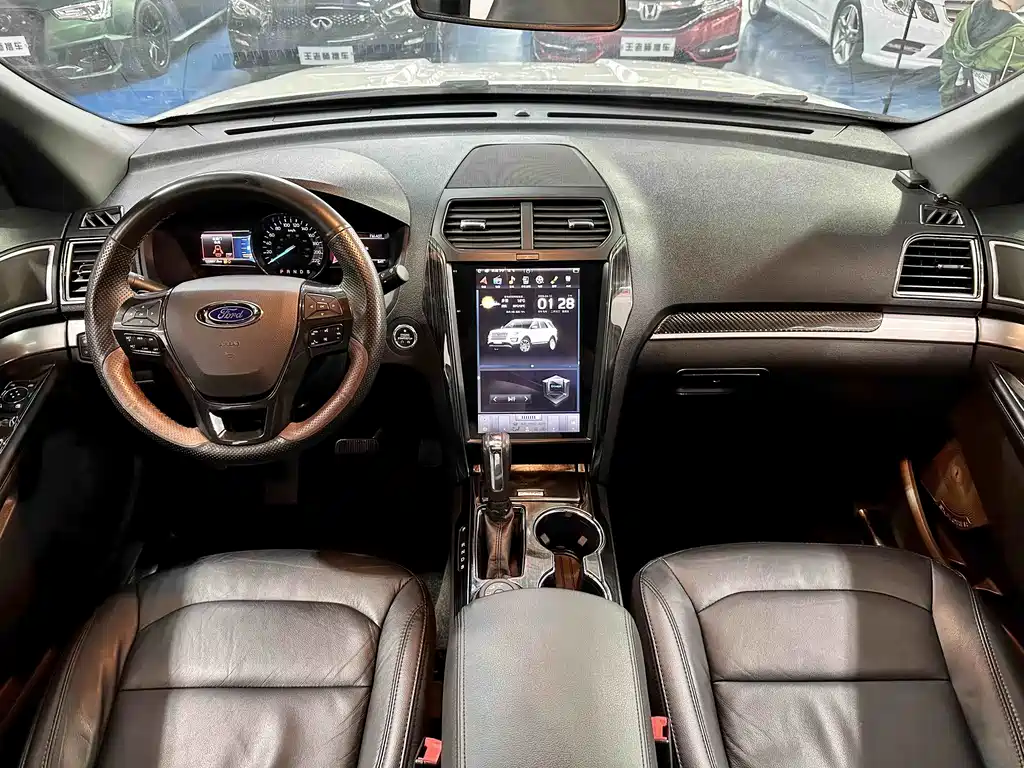 Ford Explorer (Import) — фото 10