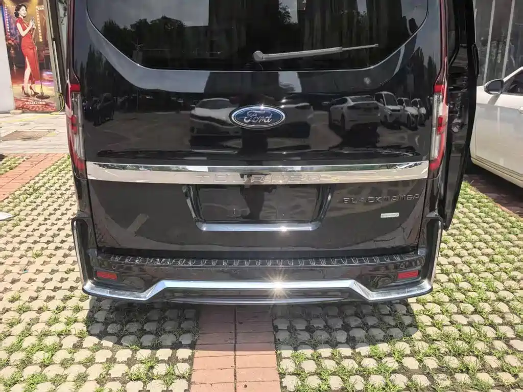 Ford Tourneo — фото 9