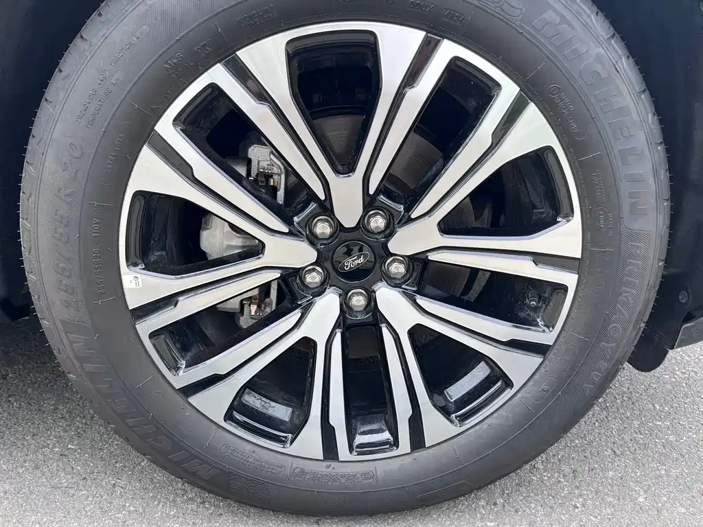 Ford Explorer — фото 14